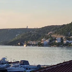 Maestral-nmf Supetarska Draga